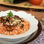 Risotto alla Norma vegano con melanzane e formaggio vegetale
