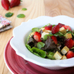 Insalata con fragole e tofu