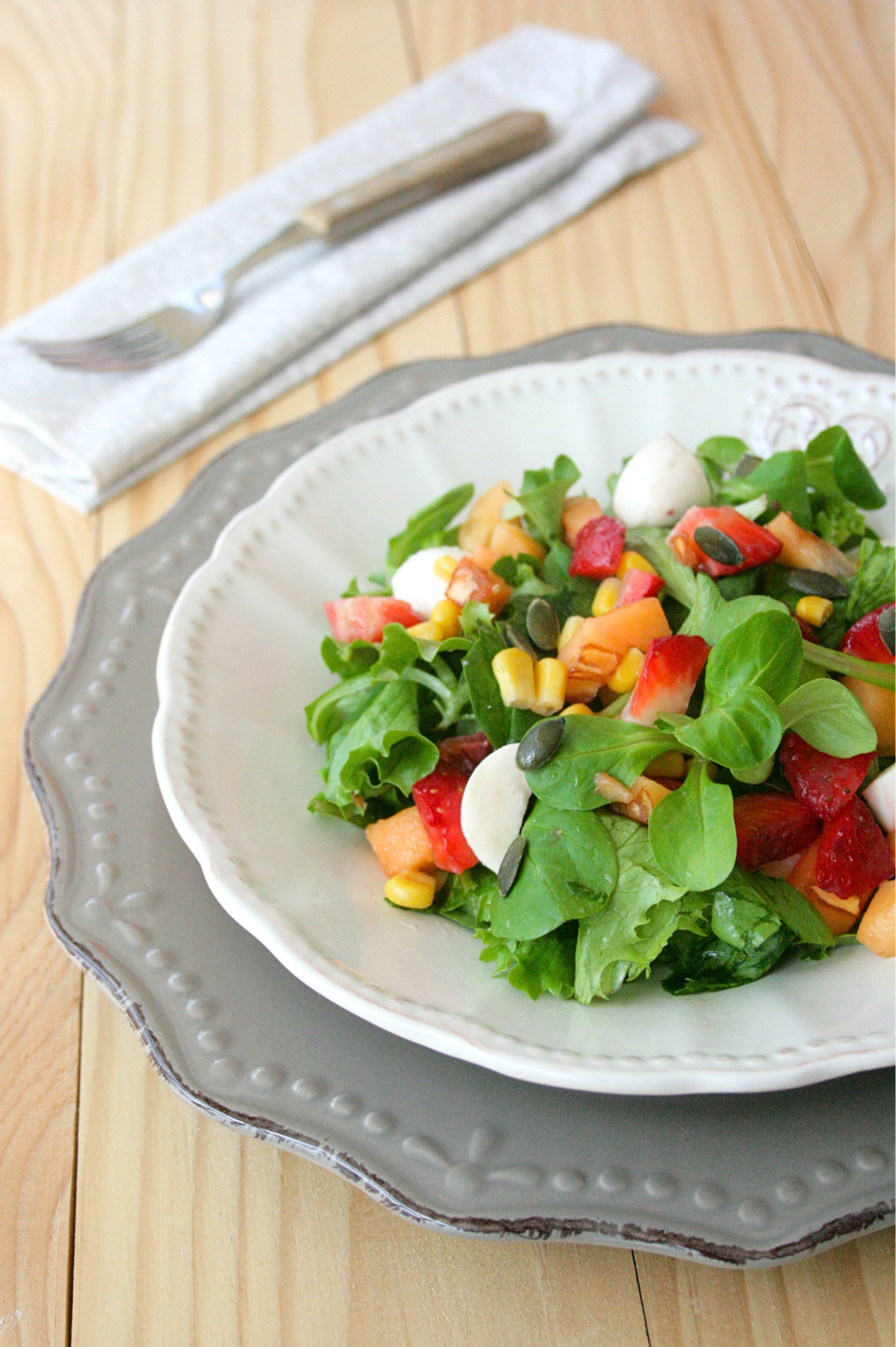 INSALATA NESPOLE FRAGOLE