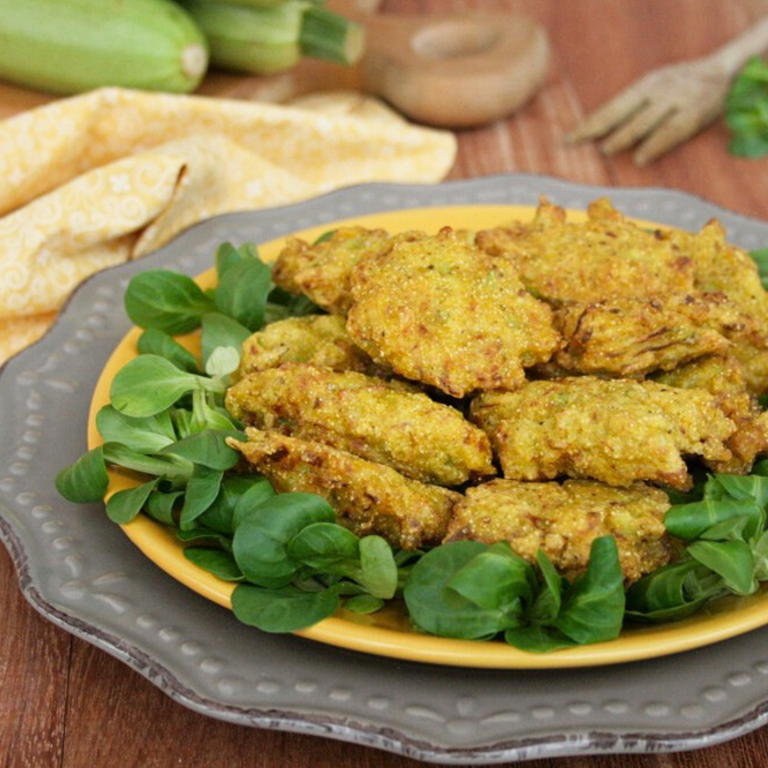 Frittelle di zucchine al curry croccanti fuori e morbide dentro