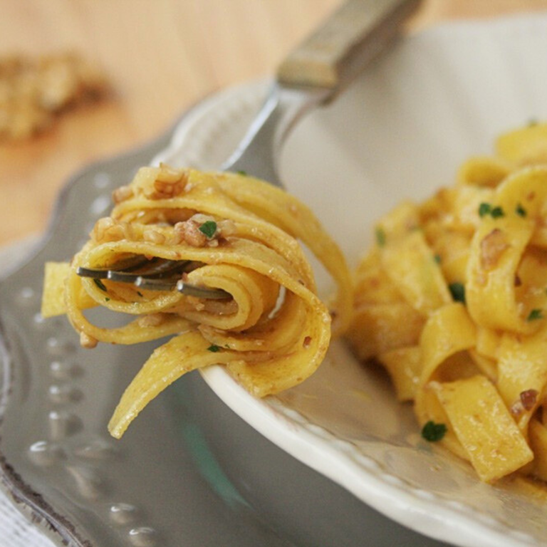 Tagliatelle con crema di noci